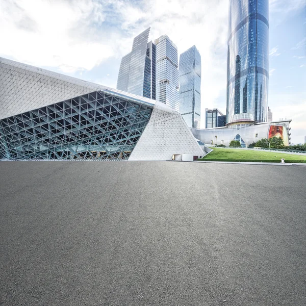 Camino de asfalto y edificios modernos en Guangdong —  Fotos de Stock