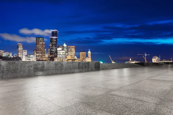 Plancher vide avec paysage urbain et horizon de Seattle — Photo