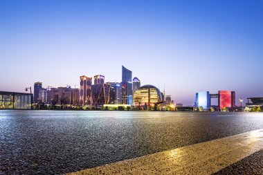 cityscape ve Hangzhou manzarası ile boş yol
