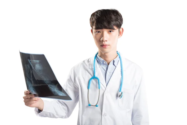 Asiatischer Mann Arzt arbeitet im Krankenhaus — Stockfoto