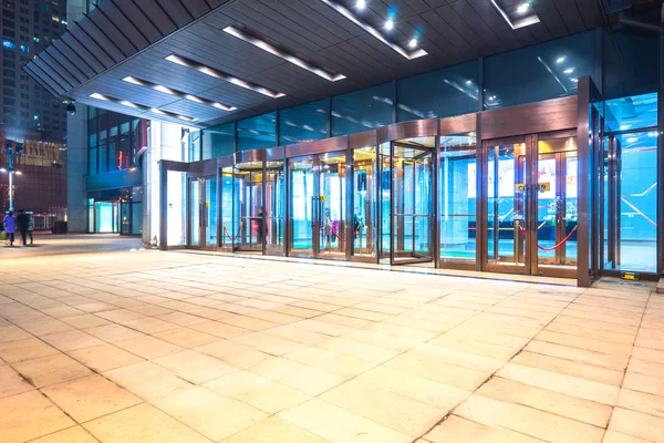 Empty floor in front of modern building in Beijing — Stock Photo, Image