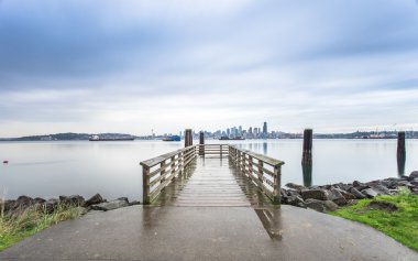 göl ve cityscape Seattle yakın ahşap patika