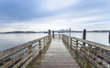 göl ve cityscape Seattle yakın ahşap patika