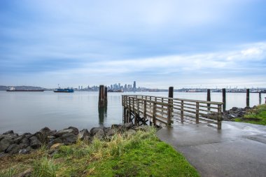 göl ve cityscape Seattle yakın ahşap patika