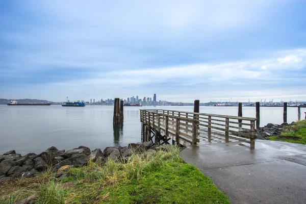 göl ve cityscape Seattle yakın ahşap patika