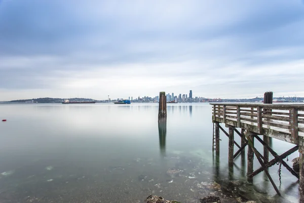 Landschap van lake en stadsgezicht van Seattle — Stockfoto