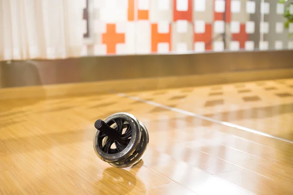현대적인 체육관에서 피트 니스 장비 — 스톡 사진