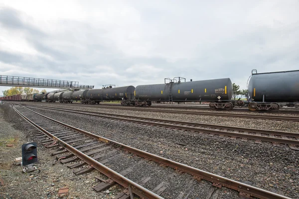 油罐车和铁路在波特兰 — 图库照片
