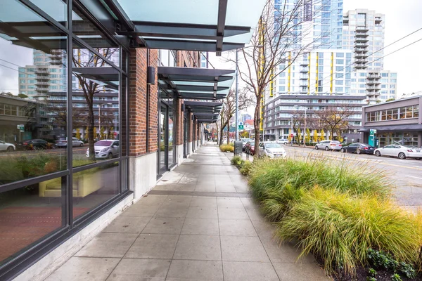 Pavement in front of modern buildings in Portland — Stock Photo, Image