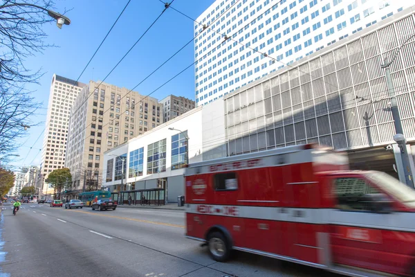 Traffic on road and cityscape and skyline of Seattle — Stock Photo, Image