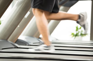 modern spor salonunda Asya adam inşaat dışarı