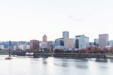 Cityscape ve Portland manzarası ile su 