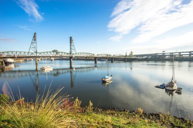 Portland çelik köprü ile denizde yat