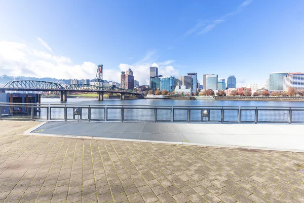 Empty floor with cityscape and skyline in Portland — Stock Photo, Image