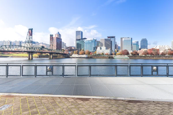 Prázdná podlaha s panorama a panorama v Portlandu — Stock fotografie