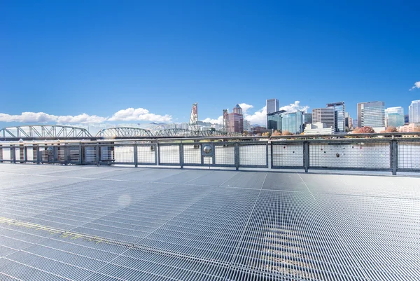 Cityscape ve Portland manzarası ile boş patika — Stok fotoğraf