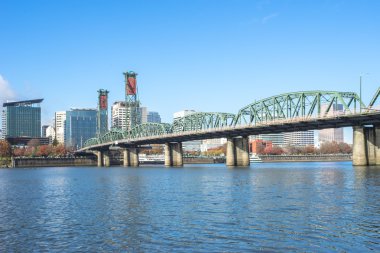 Cityscape ve Portland manzarası ile köprü