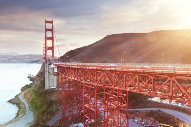 Altın Gate Köprüsü yapısını gündoğumu, closeup