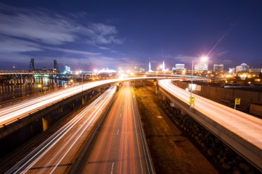 Portland gece yolda yoğun trafik