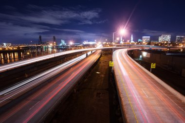 Portland gece yolda yoğun trafik