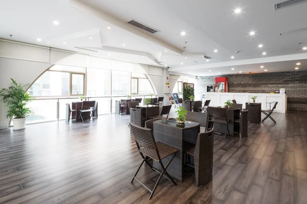 Intérieur du café bar dans la salle de gym moderne — Photo