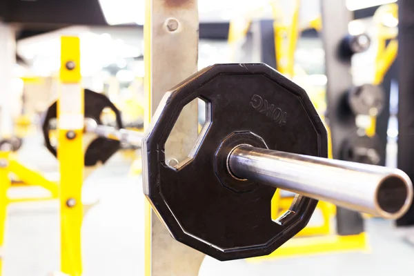 Diseño y equipamiento en el gimnasio moderno —  Fotos de Stock