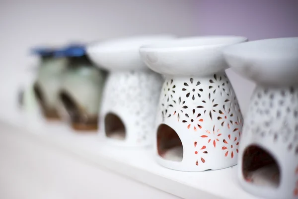 Елегантний керамічний посуд для свічок — стокове фото