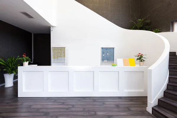 Bar de mostrador elegante en el gimnasio moderno —  Fotos de Stock