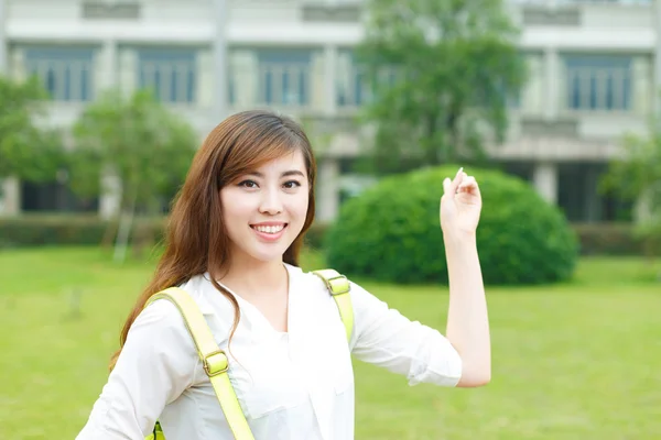 Giovane bella asiatico studente ragazza — Foto Stock