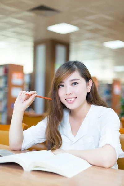 Girl university student with laptop in library — Stock Photo, Image