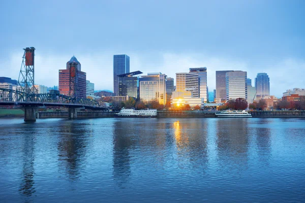 Víz, a városkép és a skyline a Portland — Stock Fotó