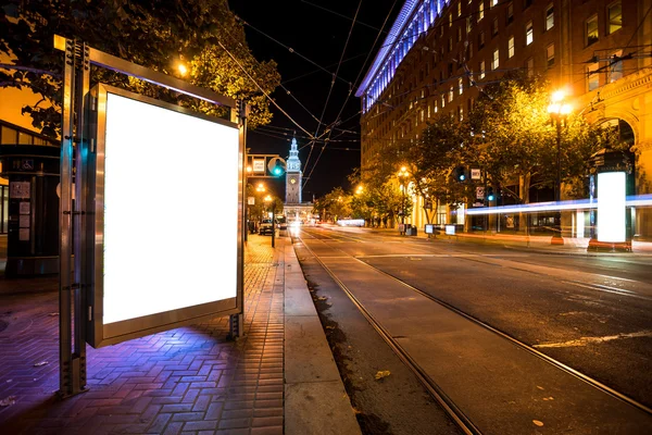 Valla publicitaria en blanco en carretera con tranvía en San Francisco —  Fotos de Stock