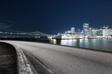 cityscape ve San Francisco manzarası ile boş yol