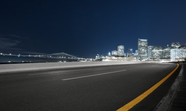 cityscape ve San Francisco manzarası ile boş yol