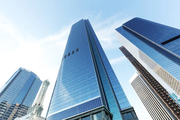 Look up modern office buildings — Stock Photo, Image