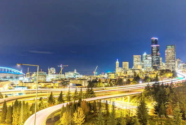 Weg, skyline en skyline van Portland's nachts — Stockfoto