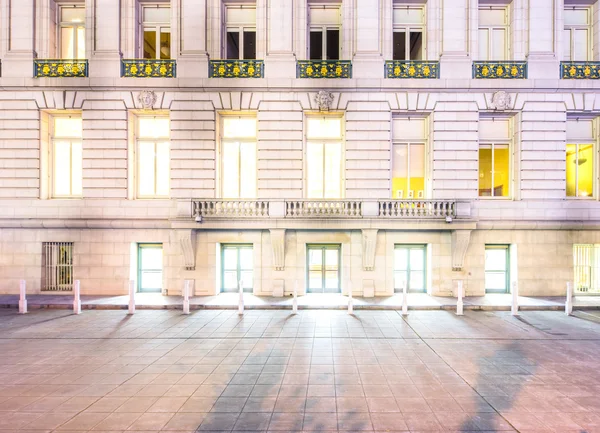 サンフランシスコ市庁舎の壁付近の歩道 — ストック写真