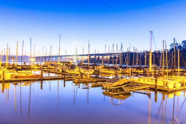 Voiliers sur l'eau dans la baie de San Francisco — Photo