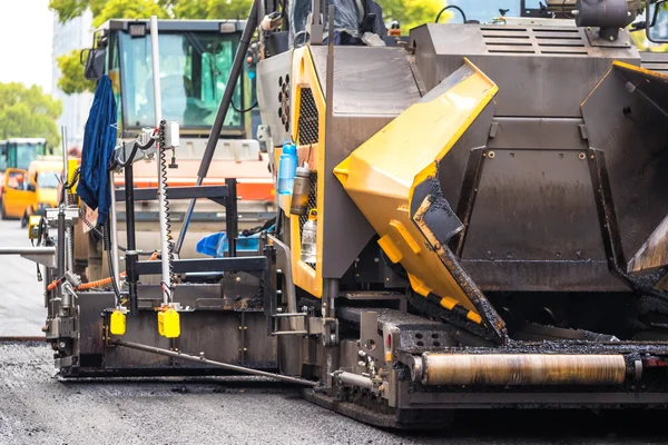 Asfalt bestrating roller op weg — Stockfoto