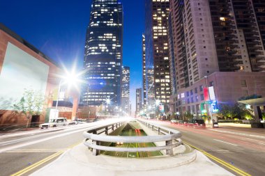 Los Angeles şehir gece yolda trafik