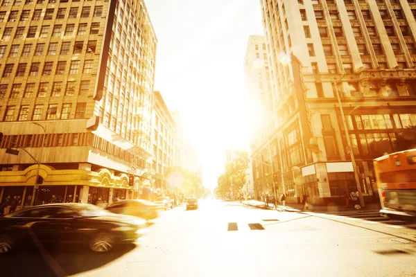 Verkeer op de weg in het centrum van Los Angeles — Stockfoto