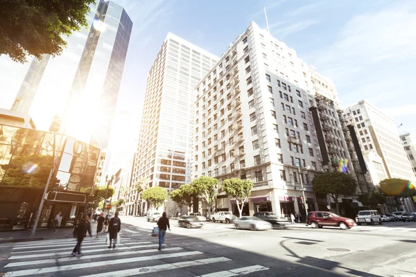 Crowded people on road intersection in Los Angeles — Stock Photo, Image