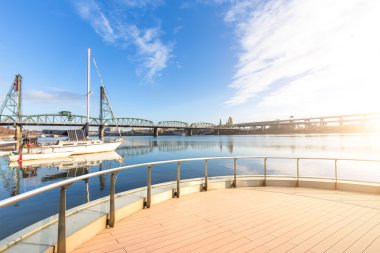 Portland su ve yelken tekne üzerinde köprü