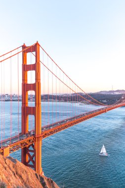 Altın Gate Köprüsü San Francisco deniz üzerinde