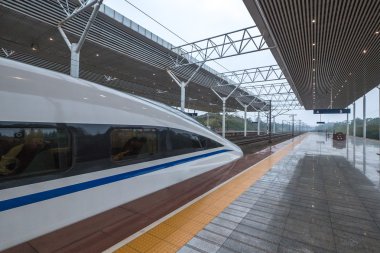 yüksek hızlı tren istasyonu platformu