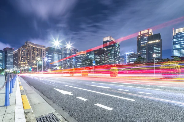 Busy traffic on road in downtown of Tokyo — Stock Photo, Image