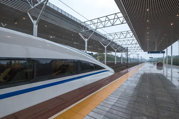 Plattform av hög hastighet järnvägsstation — Stockfoto