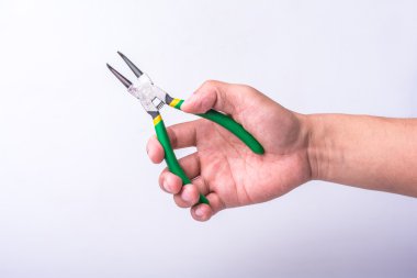 adamın elinde Vintage pense