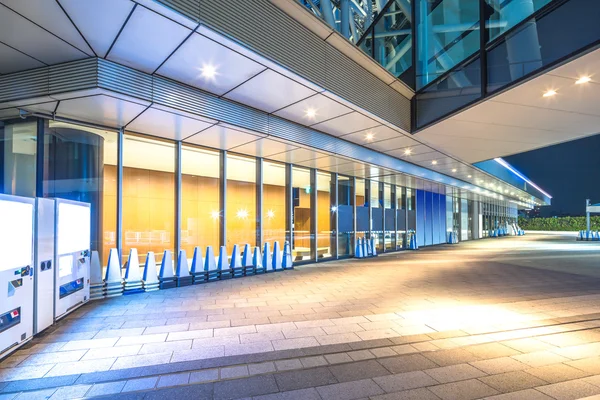 Edificios de oficinas en el centro de negocios en Tokio —  Fotos de Stock