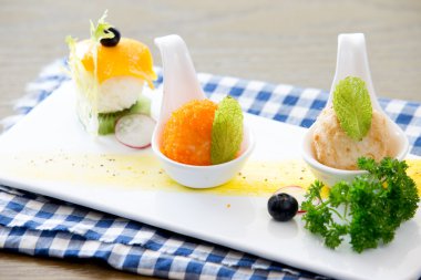 lezzetli yemek masasında